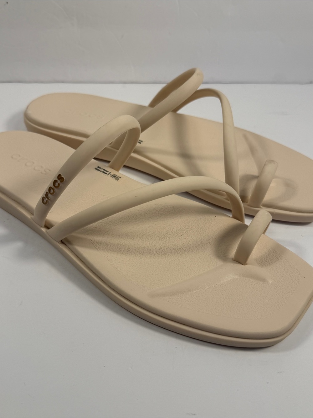 CROCS Miami Toe Loop Sandal Cream Womens 11 Square Toe Comfort Shoe